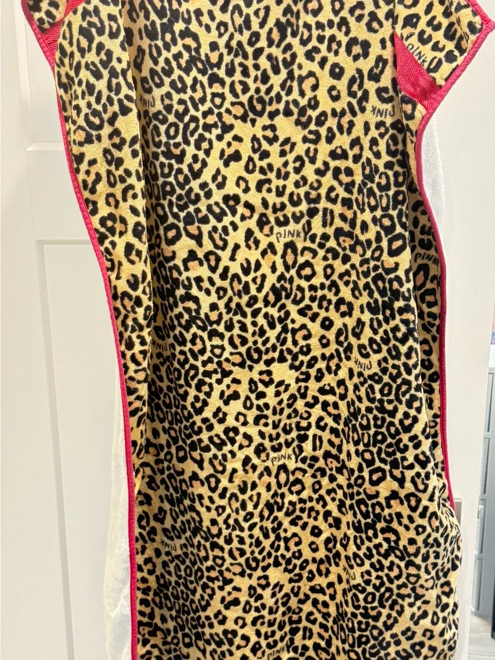 Vintage VS PINK Leopard Print Pink Trim Hand and Bath Towel Matching Set
